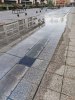 Voda ne otiče i dolazi do vrata poslovnih prostora na platou